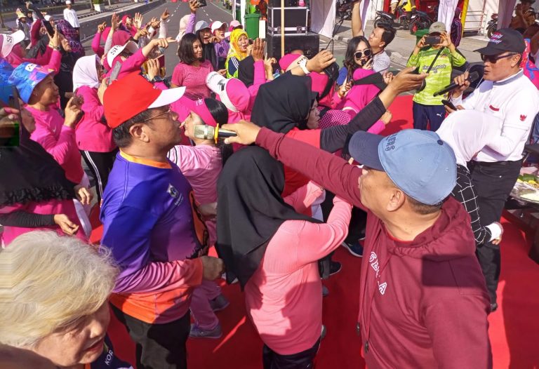 bawakan-lagu-wali-dhany-sukma-hibur-warga-di-hbkb
