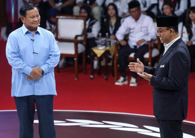 calon-presiden-capres-anies-baswedan-dan-prabowo-subianto-saat-debat-capres-2024-di-kantor-kpu-ri-jakarta-selasa-12122023-1_169_vnfIckhv7U_KHut60Xv17