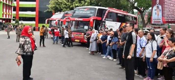 Walikota-Bandar-Lampung-Berangkatkan-Wisata-Rohani